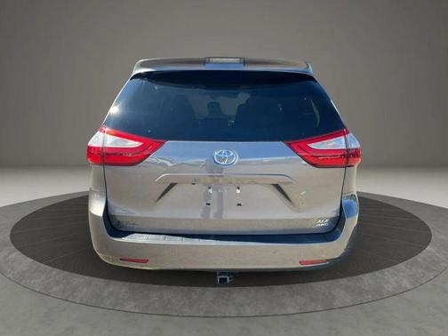 2018 Toyota Sienna XLE