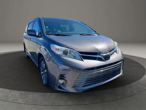 2018 Toyota Sienna XLE