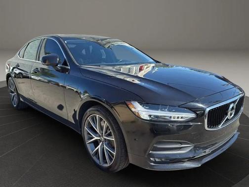 2017 Volvo S90 T6 Momentum