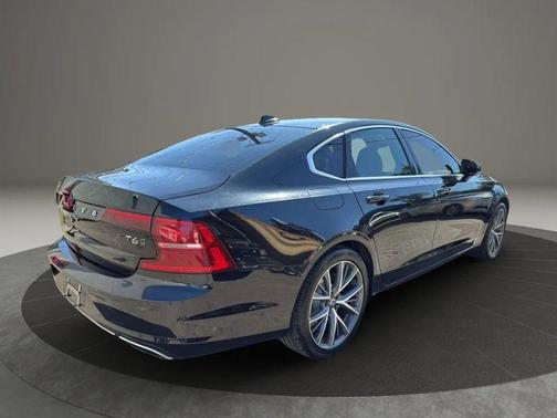 2017 Volvo S90 T6 Momentum