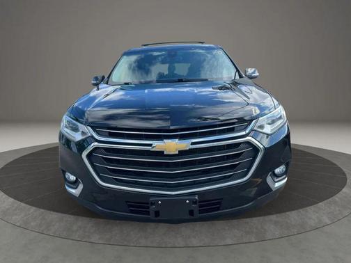 Mosaic Black Metallic 2021 Chevrolet Traverse LT Cloth