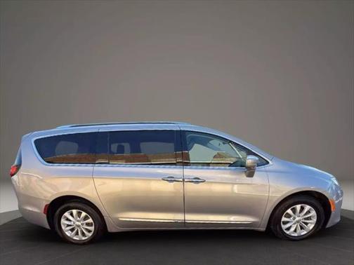 2018 Chrysler Pacifica Touring-L Plus