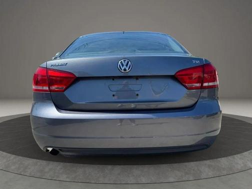 Black Uni 2015 Volkswagen Passat 1.8T Auto S