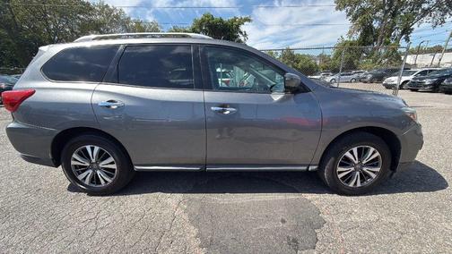 2017 Nissan Pathfinder SL
