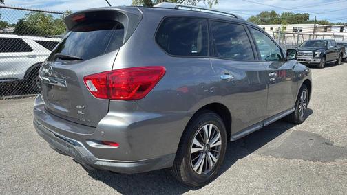2017 Nissan Pathfinder SL