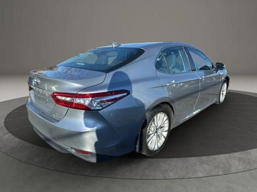 2019 Toyota Camry Hybrid XLE