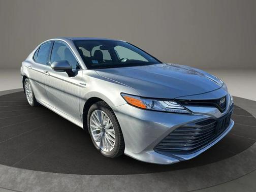 2019 Toyota Camry Hybrid XLE