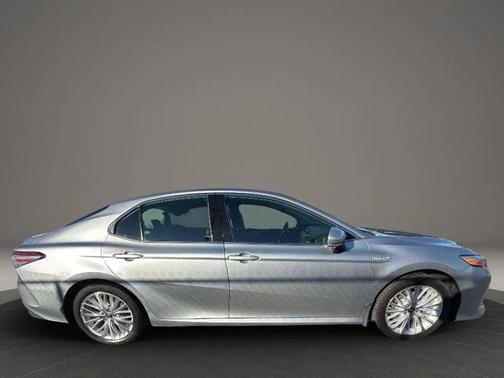 2019 Toyota Camry Hybrid XLE