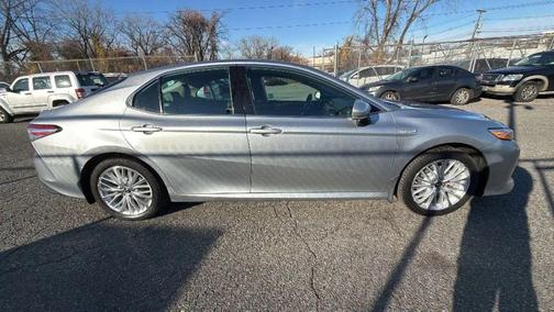 2019 Toyota Camry Hybrid XLE