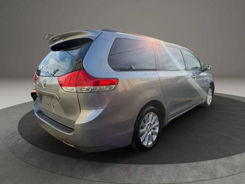 2014 Toyota Sienna XLE