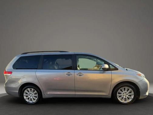 2014 Toyota Sienna XLE