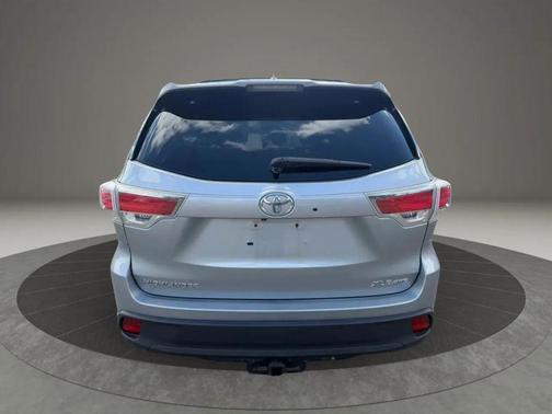 Silver Sky Metallic 2015 Toyota Highlander XLE
