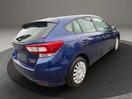 Blue 2017 Subaru Impreza 2.0i