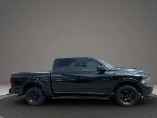 Brilliant Black Crystal Pearlcoat 2017 RAM 1500 Express
