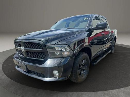 Brilliant Black Crystal Pearlcoat 2017 RAM 1500 Express
