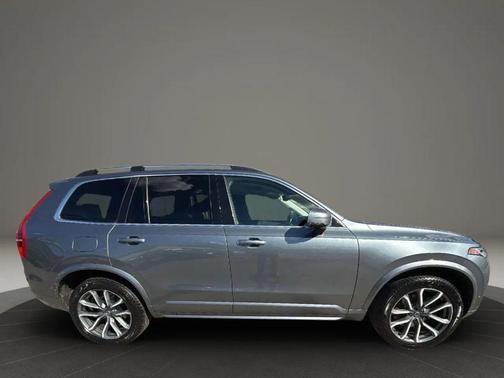 2018 Volvo XC90 T5 Momentum