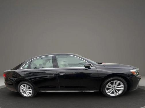 Deep Black Pearl 2020 Volkswagen Passat 2.0T SE