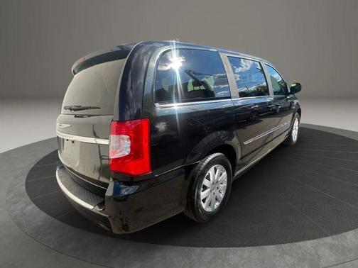 Brilliant Black Crystal Pearlcoat 2014 Chrysler Town & Country Touring