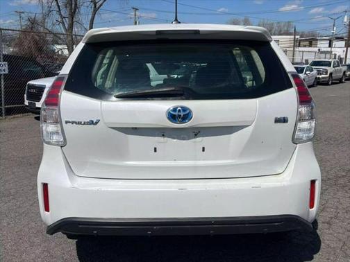 2015 Toyota Prius v Three