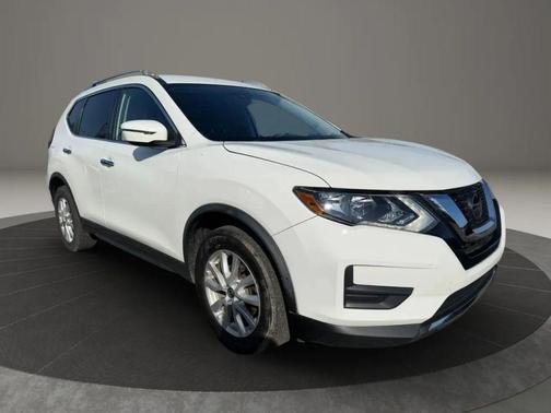 White 2019 Nissan Rogue SV