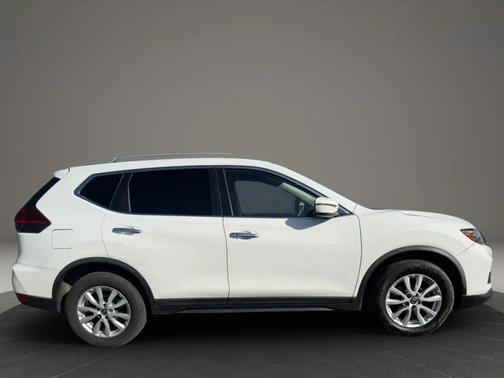 White 2019 Nissan Rogue SV