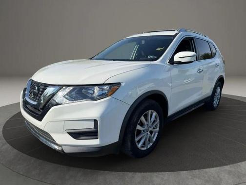 White 2019 Nissan Rogue SV