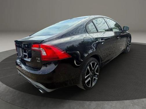 Onyx Black Metallic 2018 Volvo S60 T5 Dynamic