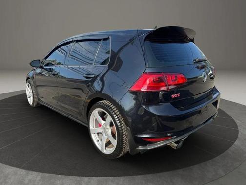 Deep Black Pearl 2017 Volkswagen Golf GTI 2.0T SE 4-Door
