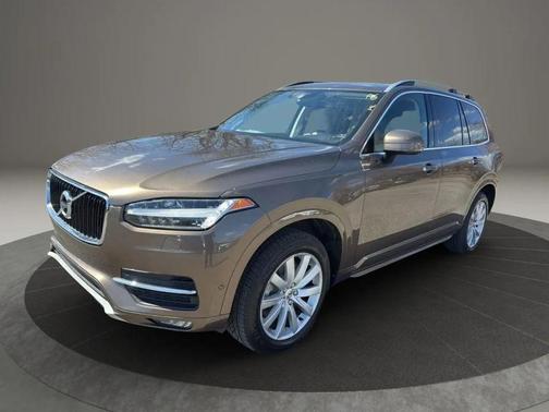 2016 Volvo XC90 T6 Momentum