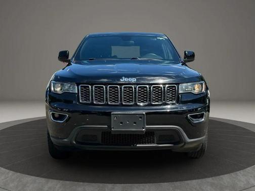 Diamond Black Crystal Pearlcoat 2019 Jeep Grand Cherokee Laredo