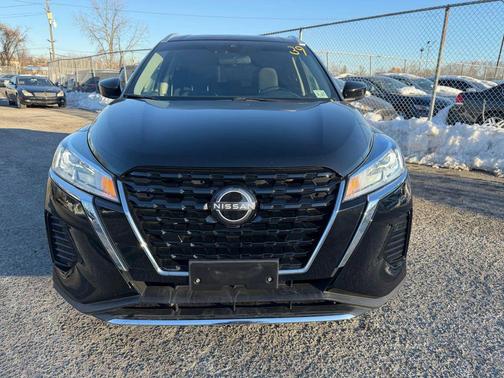 2022 Nissan Kicks SV