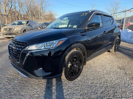 2022 Nissan Kicks SV