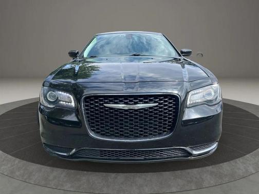 2018 Chrysler 300 Touring