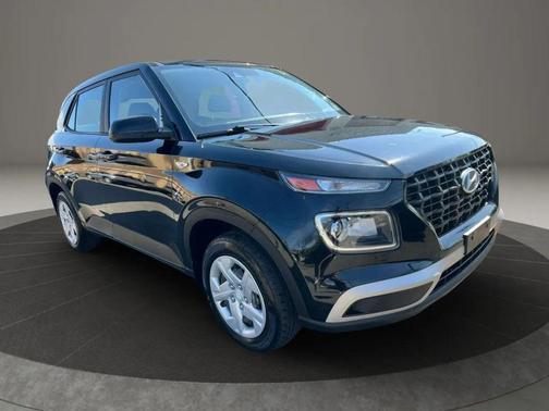 Black Noir Pearl 2020 Hyundai VENUE SE