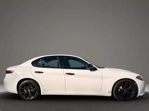Alfa White 2019 Alfa Romeo Giulia Sport