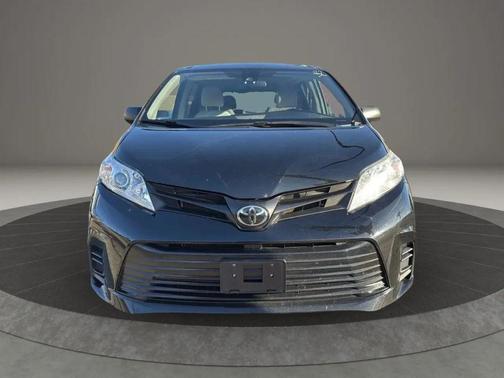 2020 Toyota Sienna SE