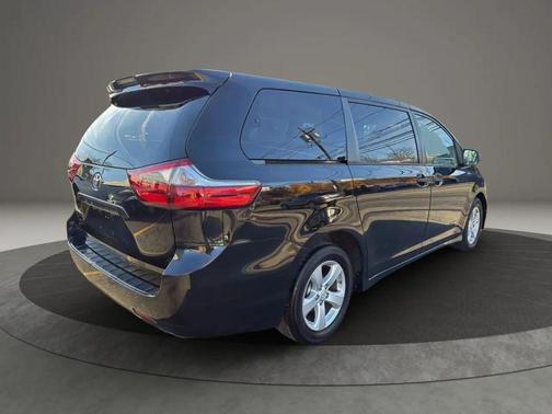 2020 Toyota Sienna SE