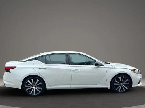 2021 Nissan Altima SR VC-Turbo FWD