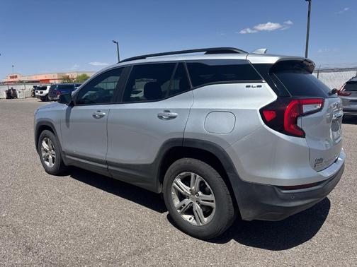 Quicksilver Metallic 2022 GMC Terrain SLE