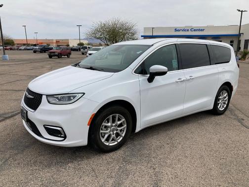 2023 Chrysler Pacifica Touring-L