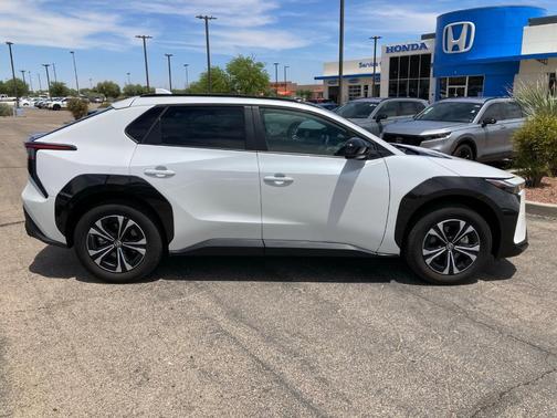 2024 Toyota bZ4X XLE