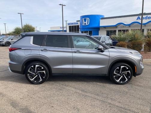 2024 Mitsubishi Outlander SE