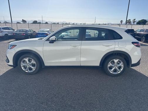 Platinum White Pearl 2024 Honda HR-V LX