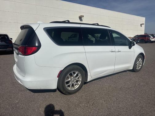 Bright White Clearcoat 2020 Chrysler Voyager LXI
