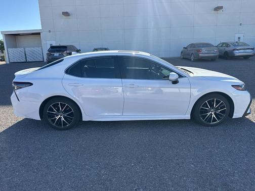 Ice 2023 Toyota Camry SE
