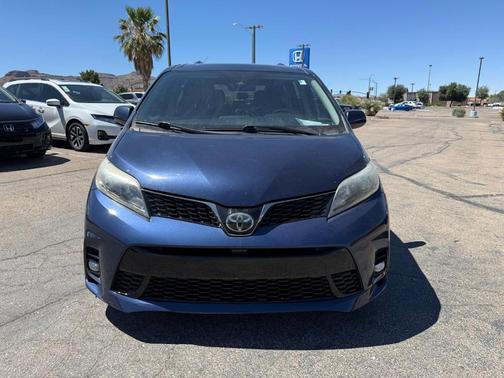 Parisian Night Pearl 2018 Toyota Sienna SE Premium