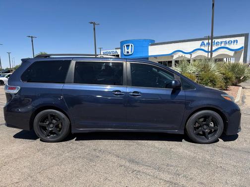 Parisian Night Pearl 2018 Toyota Sienna SE Premium