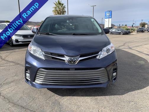 2020 Toyota Sienna XLE