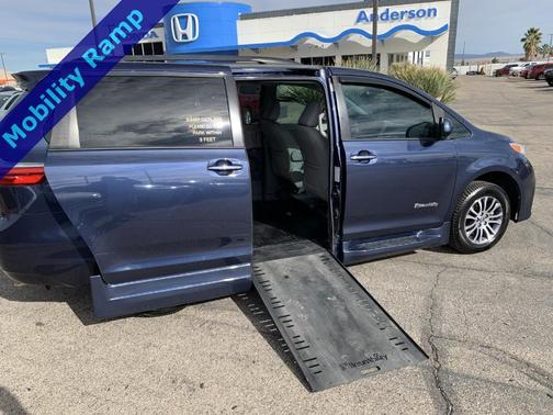 2020 Toyota Sienna XLE