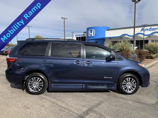 2020 Toyota Sienna XLE
